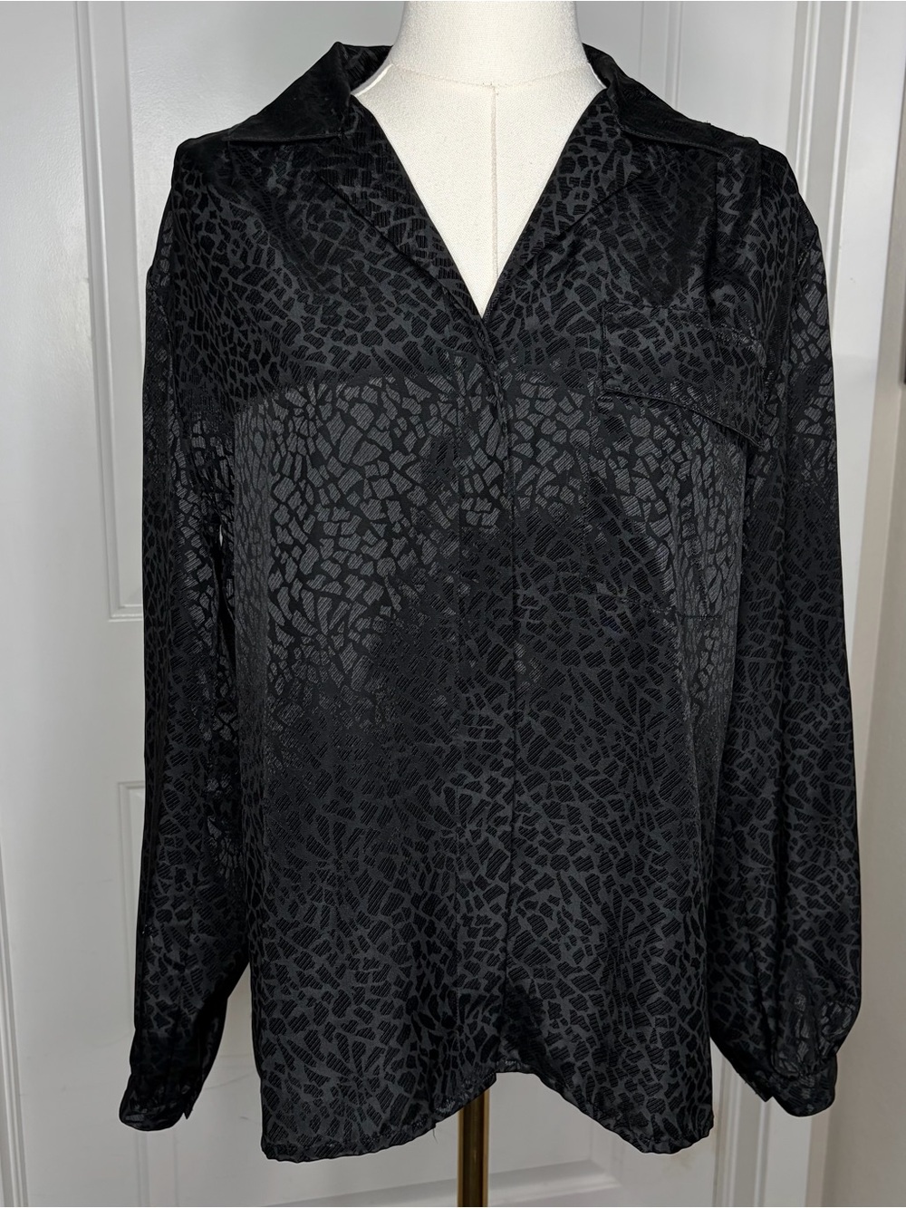 Vintage 90s Black Satin Patterned Collared Buttondown Shirt Size M